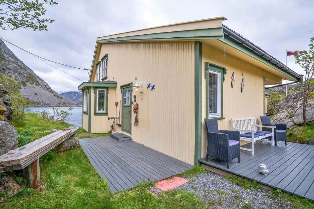 Sea-view house in Sund