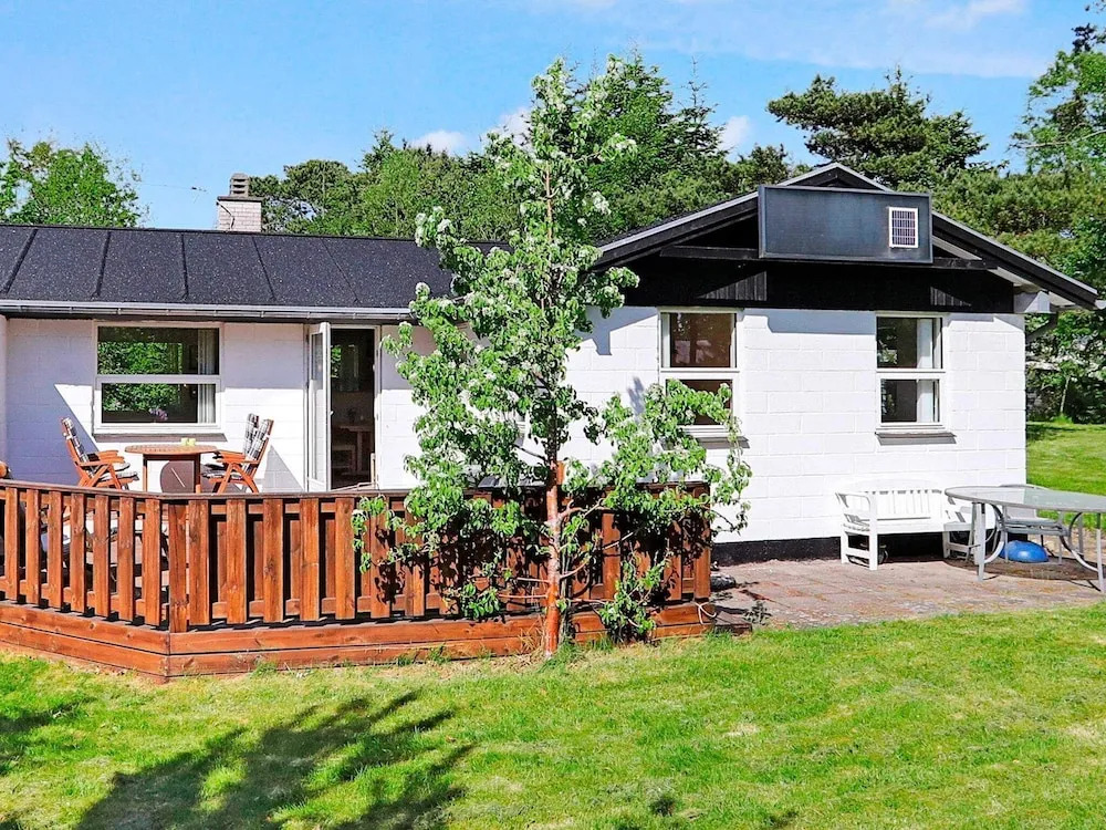 Serene Holiday Home in Hals near Sea