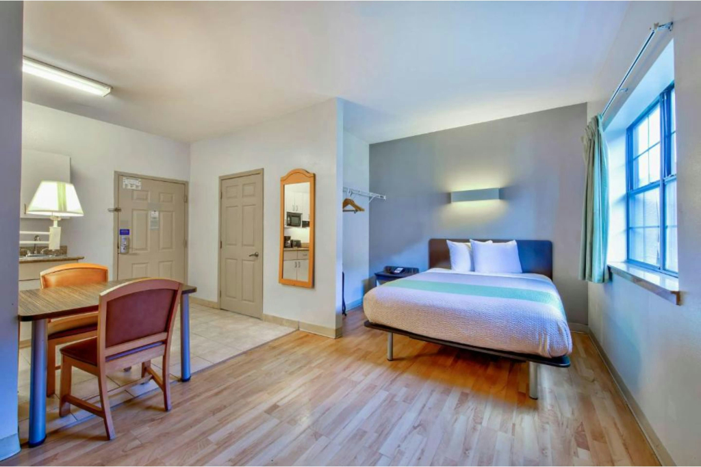 OYO Townhouse Beaumont Medical Center Area I-10