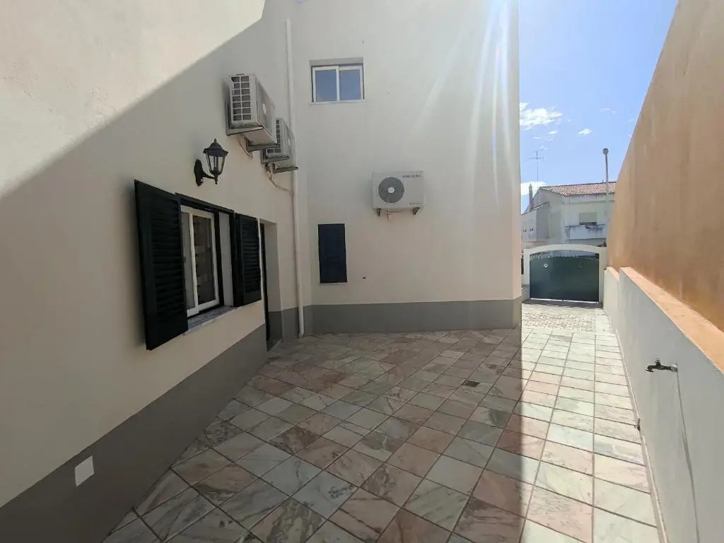 Vila Magna near The Strip with BBQ, AC, Balcony, Parking, 4 TVs and Free wifi