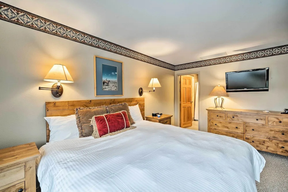 Big Sky Condo w/ Mountain Views, Hike, Ski & Fish!