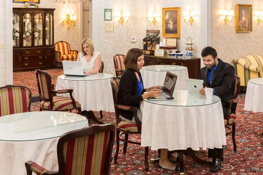 Bristol Hotel, Boutique Collection