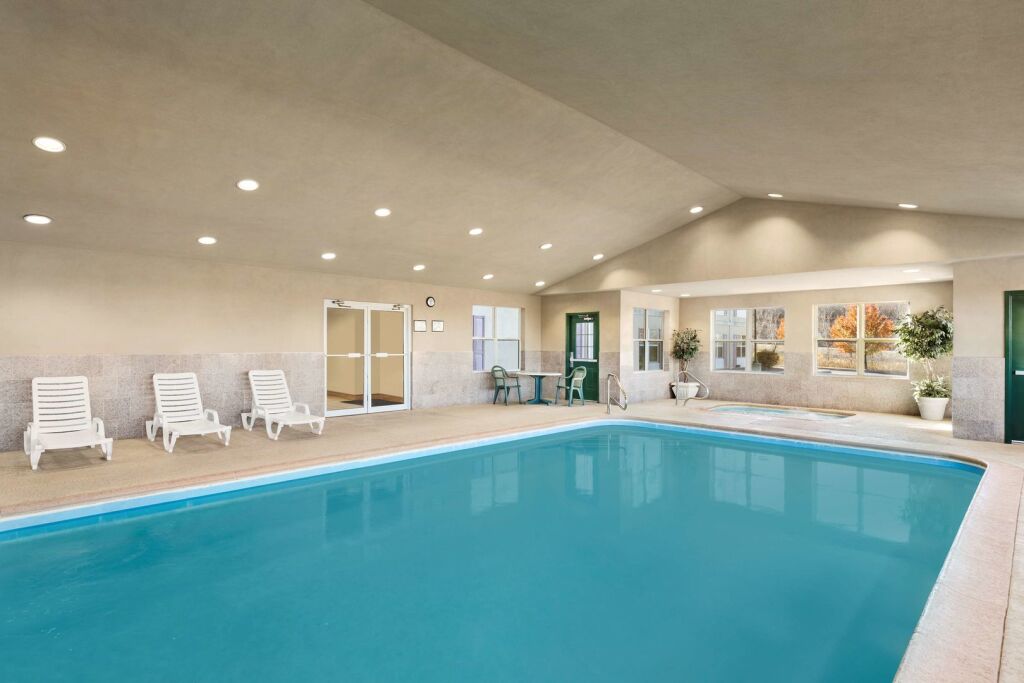 Country Inn & Suites by Radisson, Frackville , PA