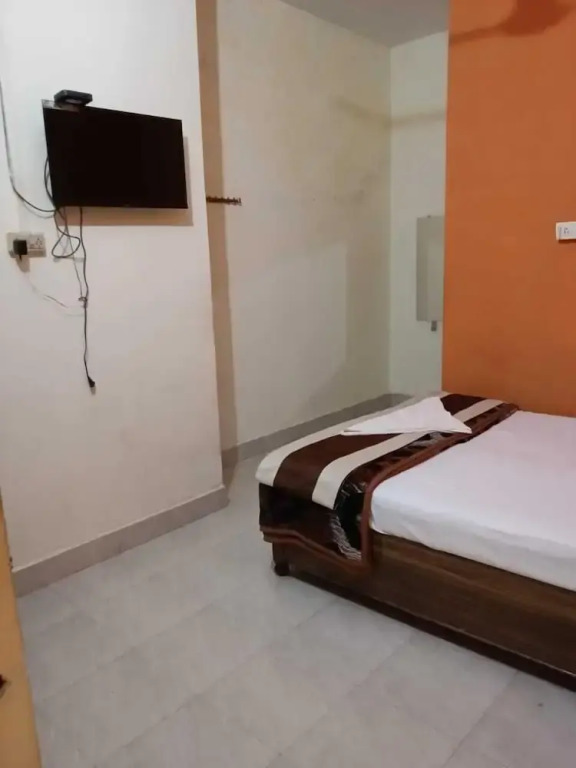 OYO 70117 Shivanand Hotel