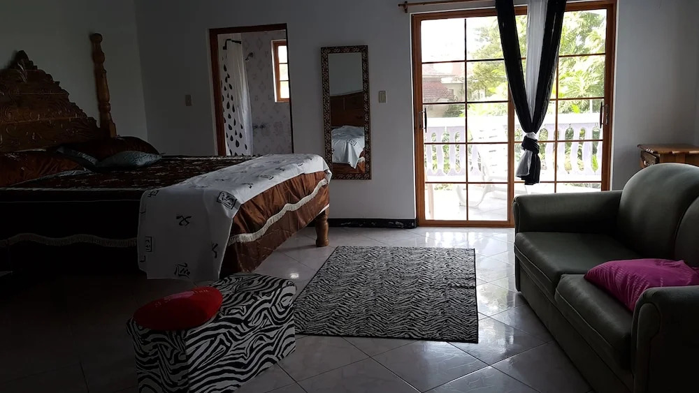 Sweetsop Jamaica Villa and Tour
