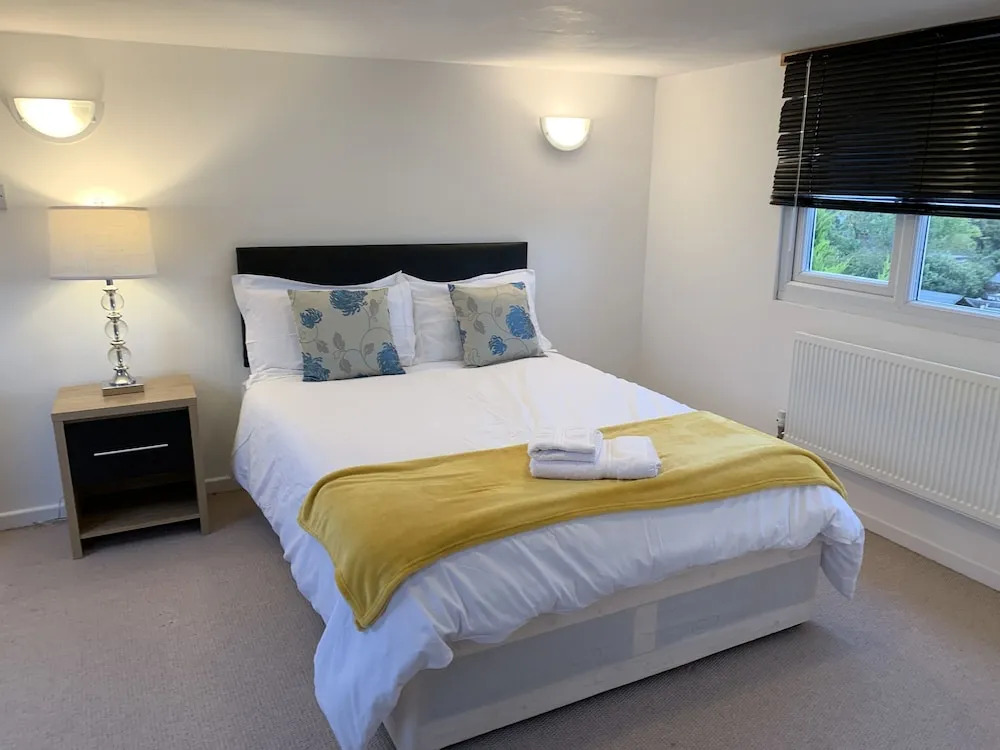 6 bed House With 2 En-suites, Garden and Parking