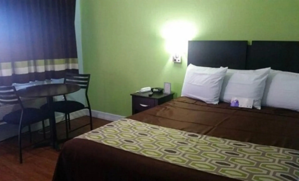 Americas Best Value Inn and Suites Groves