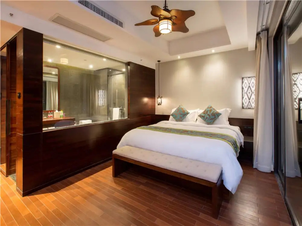 Poly Phoenix Hotel