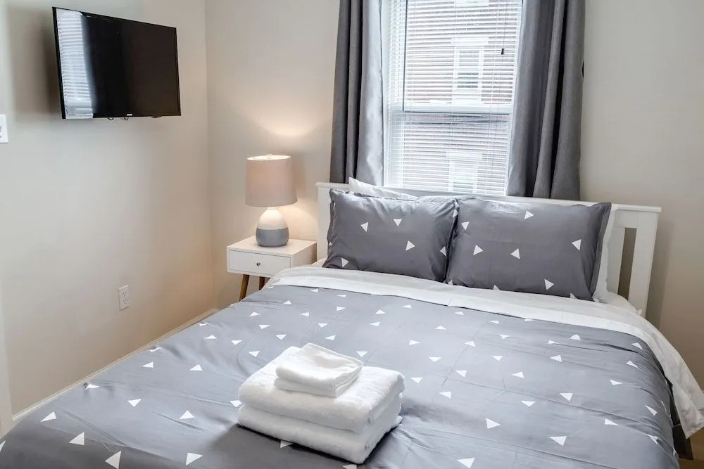 Great Location-steps to Rittenhouse 2 BED 1 Bath