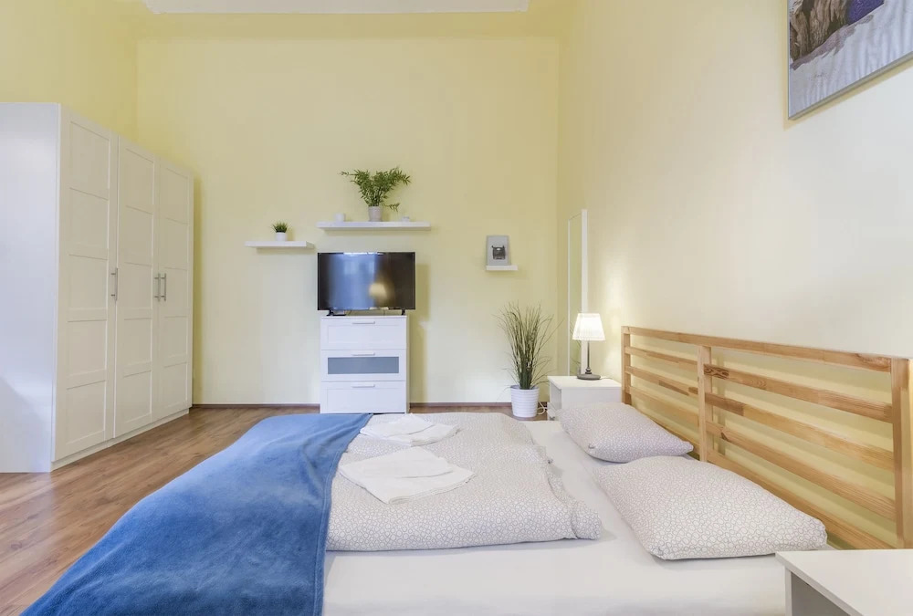 Curry Apartments