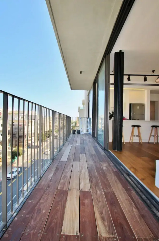 Hilton Beach Area- Perfect 1 BDR in a new building