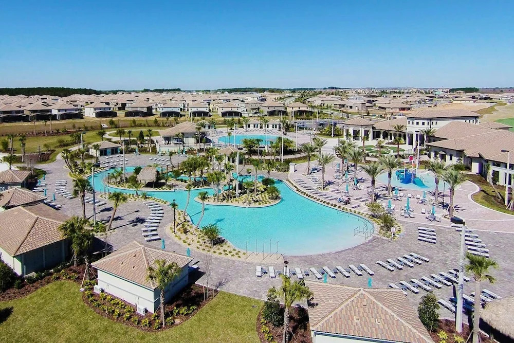 Luxury 4BR Villa w Pool Near Disney Parks
