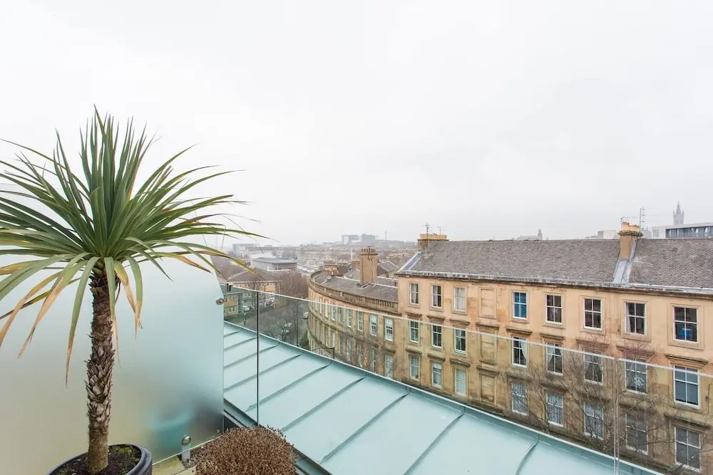 Luxury Penthouse Secc/hydro W/balcony & Parking
