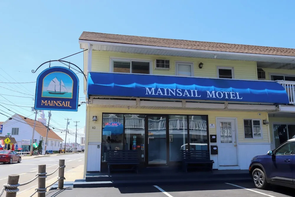Mainsail Inn & Cottages