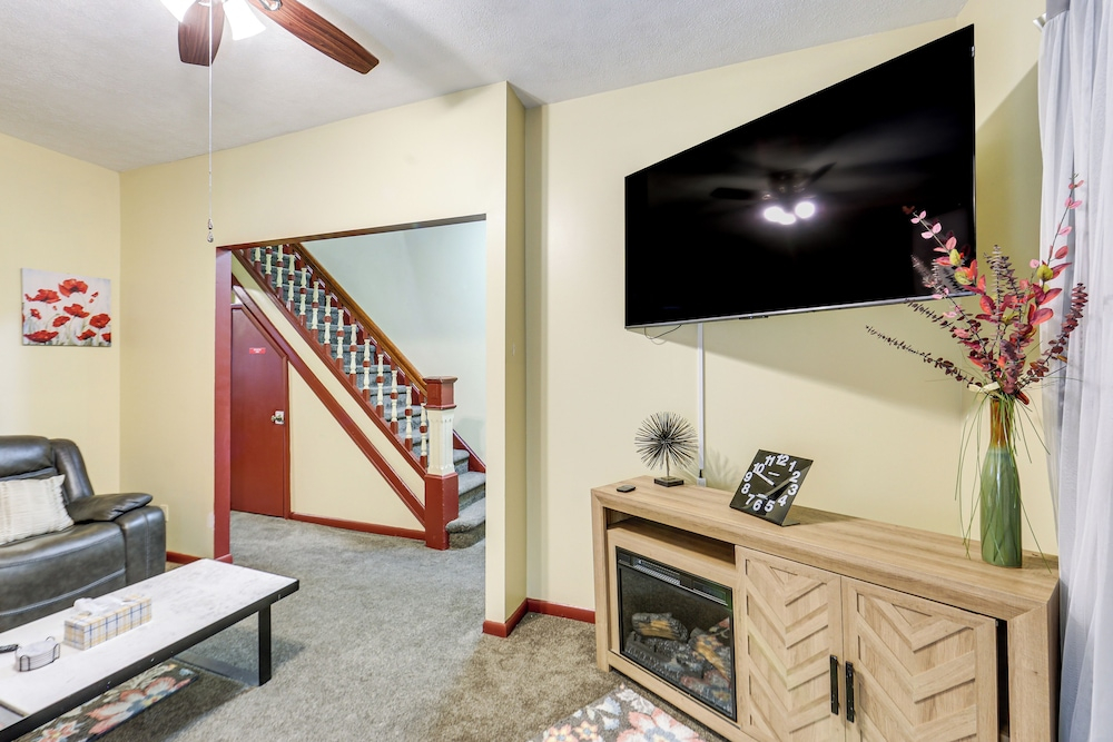 Easy University & Hospital Access! Pittsburgh Home
