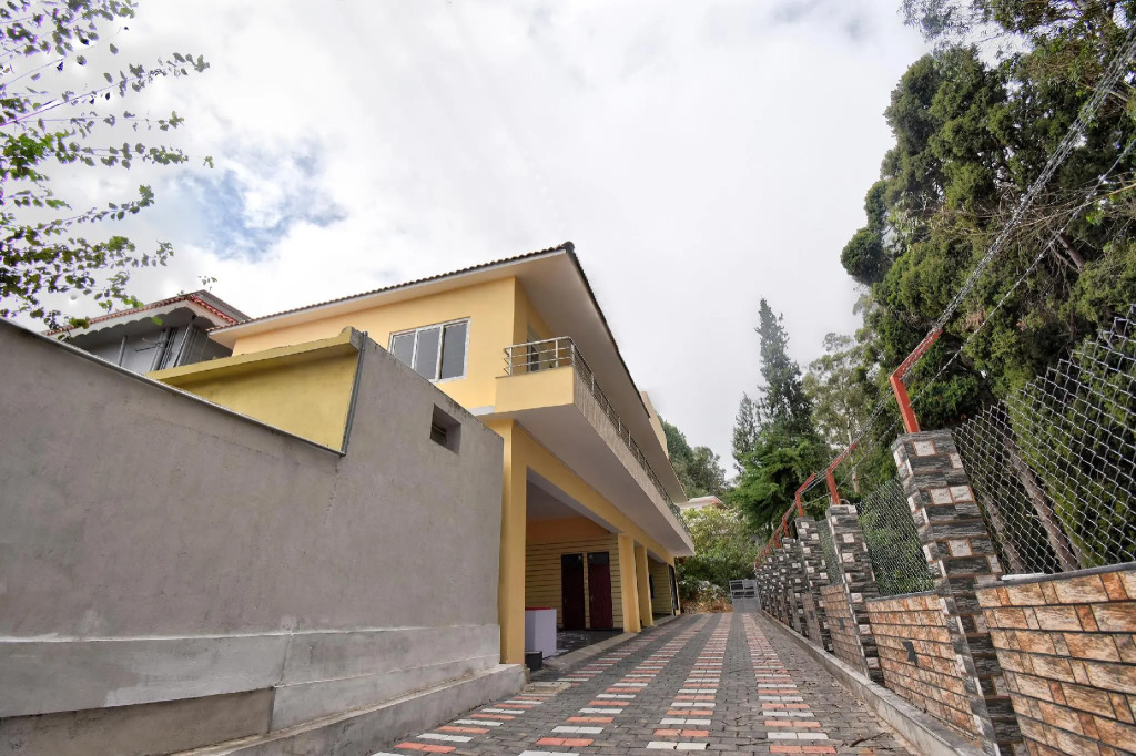 OYO Home 30205 Elegant 2bhk Rose Garden