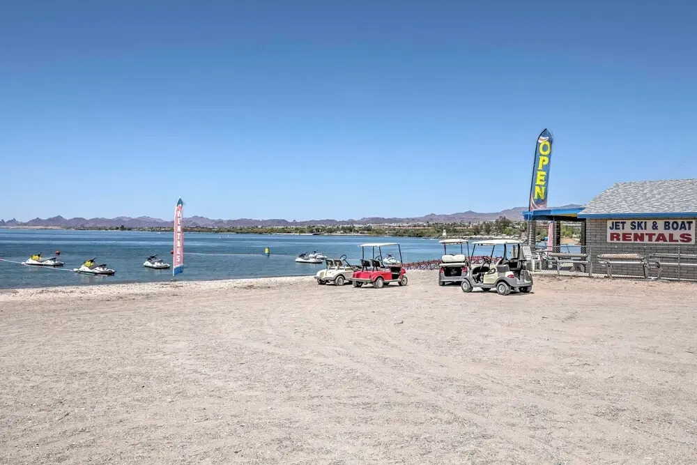 Boat Launch + Mountain Views: Lake Havasu Cabin