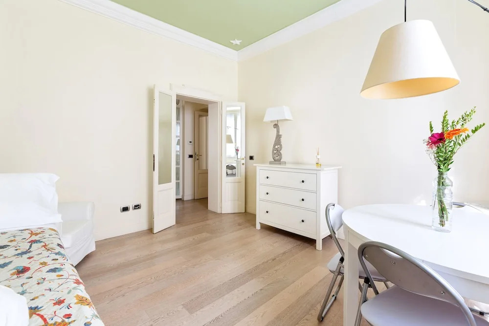 Corso Vercelli Elegant Apartment