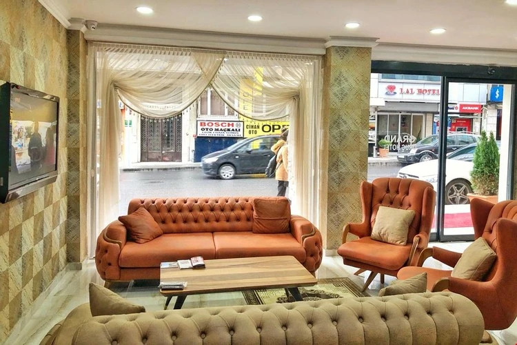 Big Molls Hotel