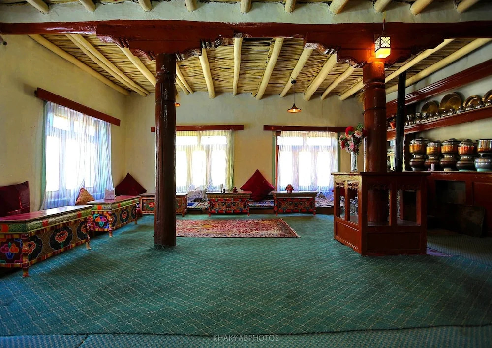 TIH Chomal Huts