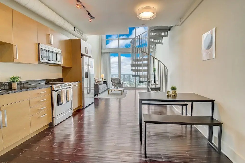 FRONTDESK The VUE Apts Uptown Charlotte
