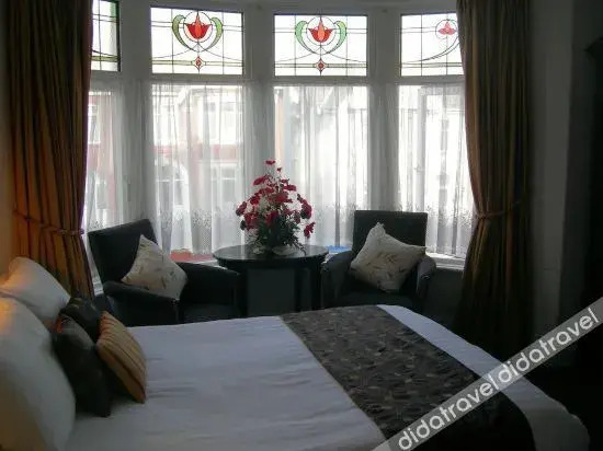 Pembroke Hotel
