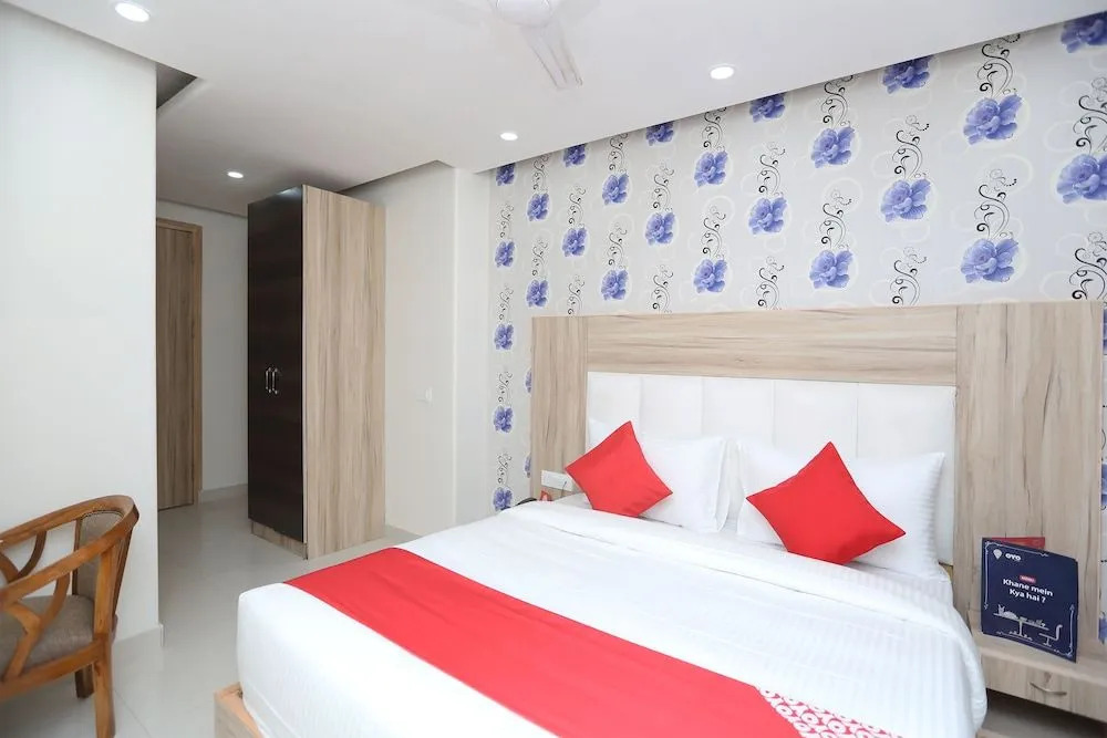 Capital O 18853 Hotel Mega