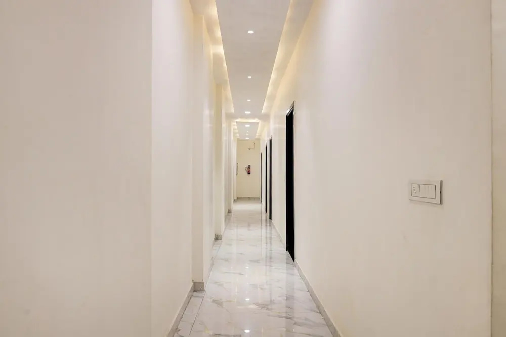 Deluxe Super Townhouse by OYO GT Road