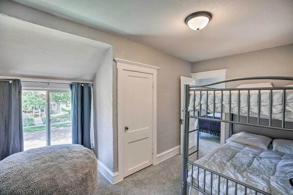 Sioux Falls Abode w/ Fire Pit - 1 Mi to Dtwn!