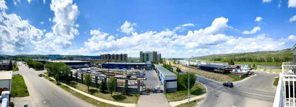Top Floor Riverfront Condo with Stellar Sunsets!