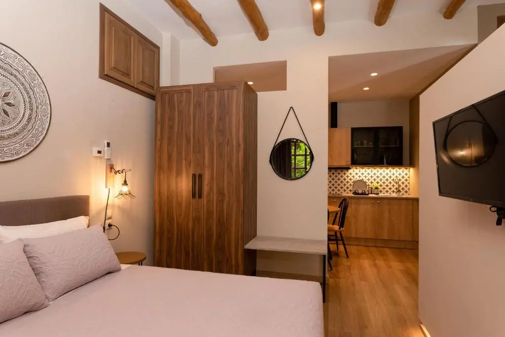 Άλυσσος suites