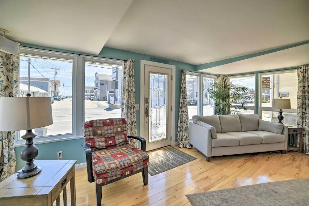 Sun-soaked Coastal Cottage w/ Deck + Walk to Beach