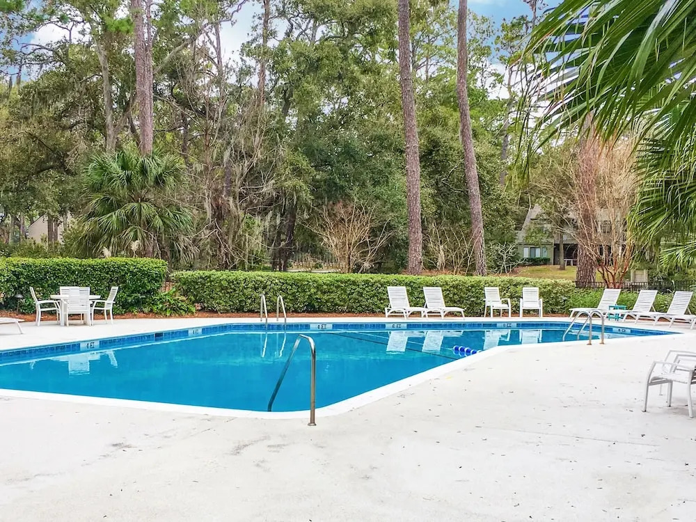 Updated Harbour Town Hideaway w/ Pool & Balcony condo