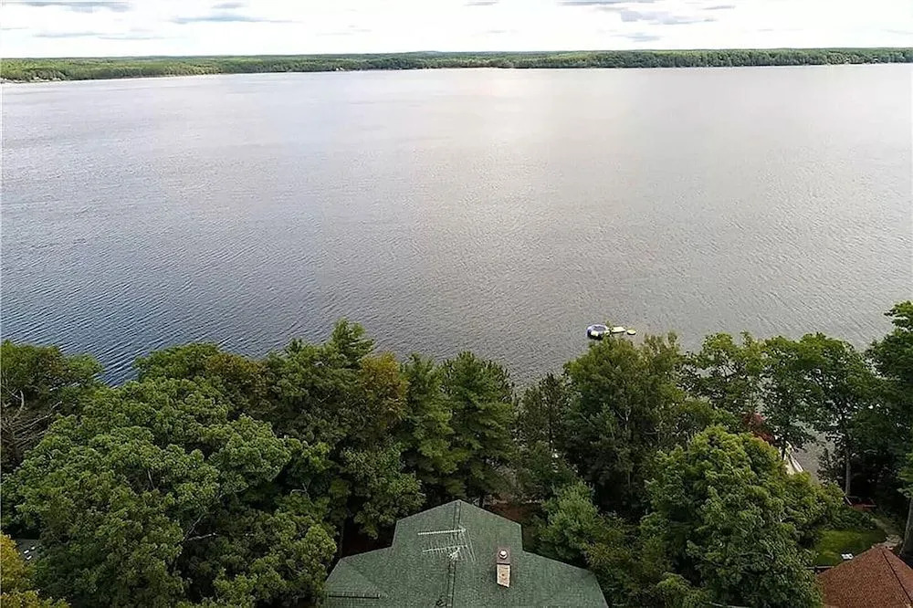 Round House on Round Lake