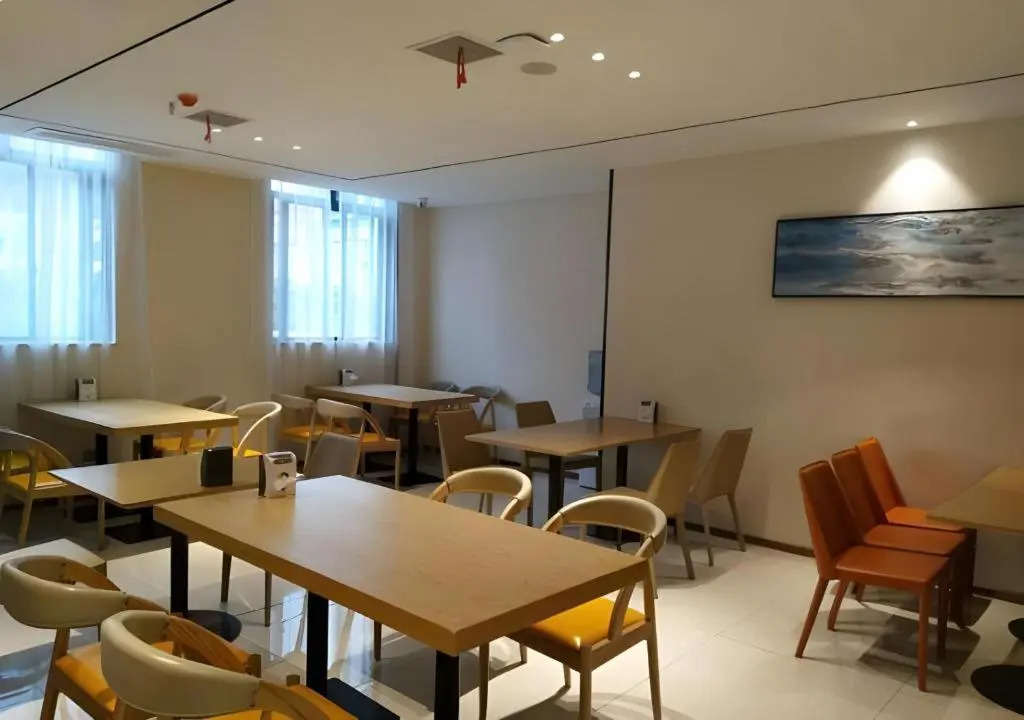 City Comfort Inn (Changsha High-Speed Railway Station West Square)