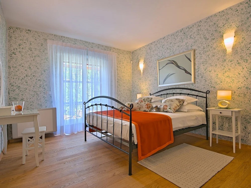 Beautiful Child-friendly Villa With Private Pool in Porec