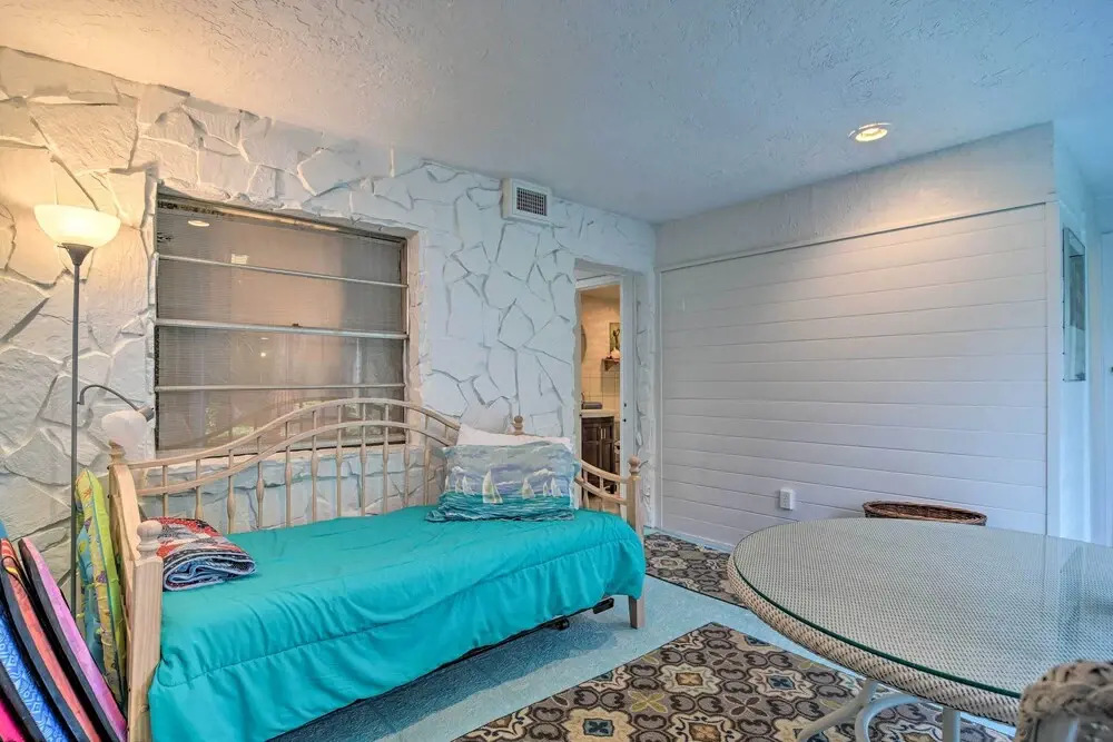 Breezy & Beachy Belleair Condo: 12 Steps to Shore!