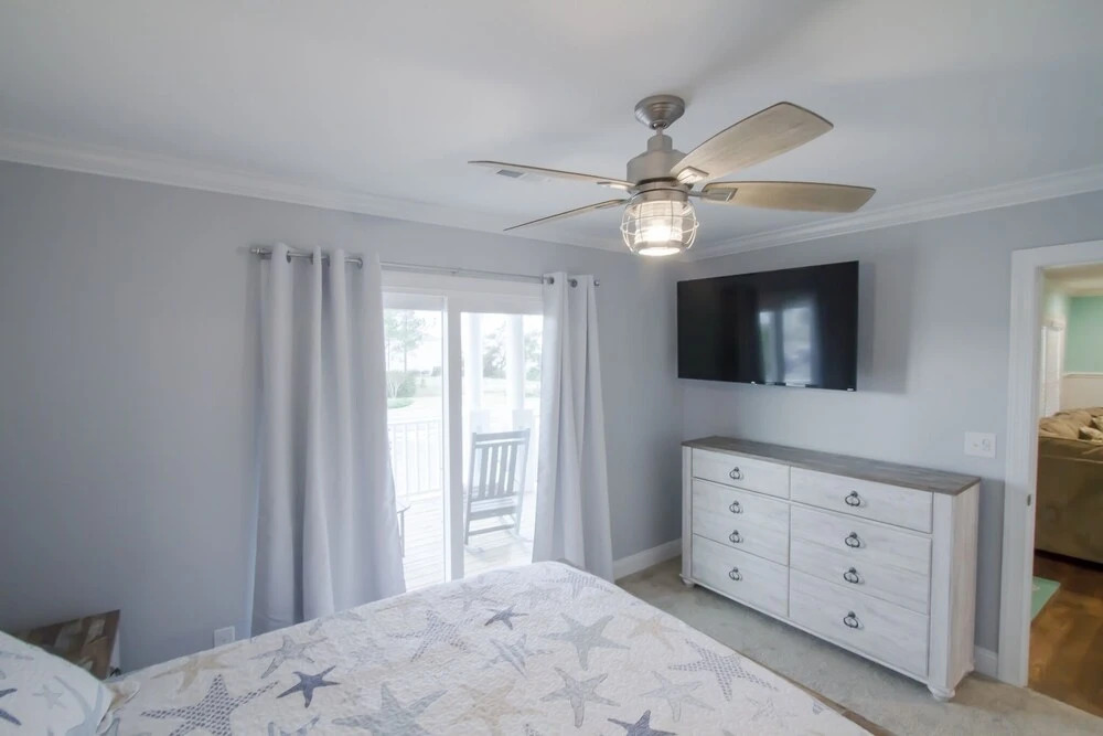 Lucky Old Sun: Sunset Beach W/ Heated Pool 5 Bedroom Home
