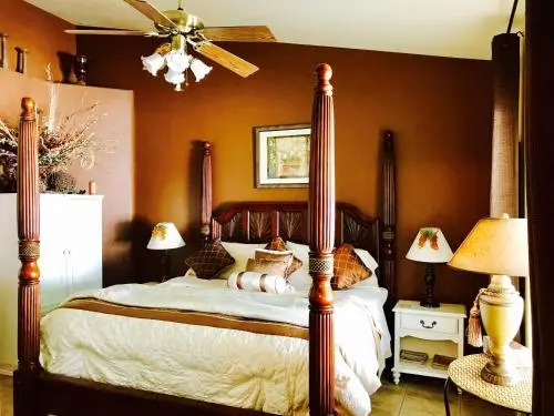Canyon King at the Desert Thistle Inn