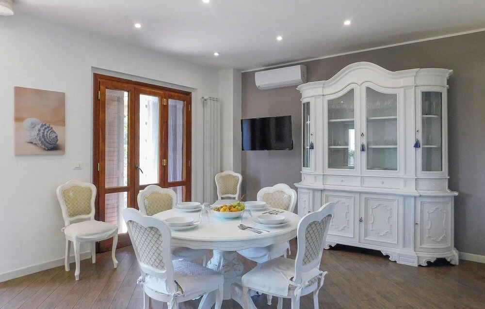 Amazing Home in Soverato With 3 Bedrooms and Wifi