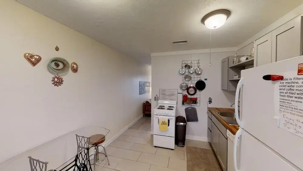 Secluded 2 Bedroom 1 Bath Cottage Home