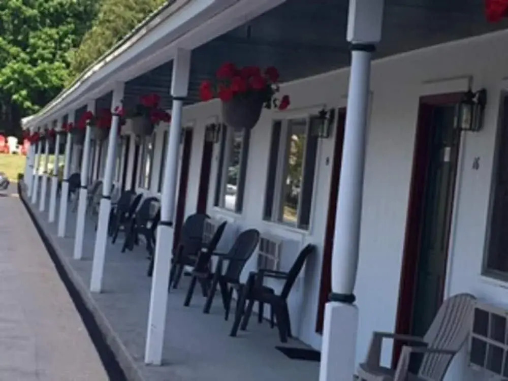 Rock Ledge Motel
