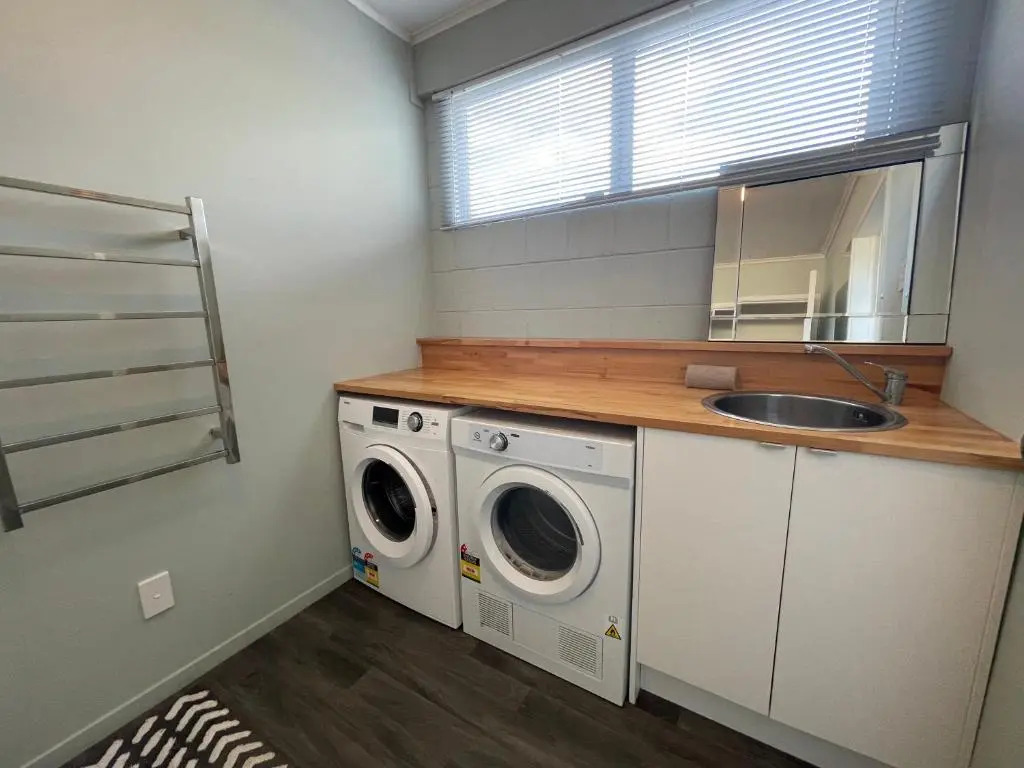 Private 2 bedrooms suite with free parking