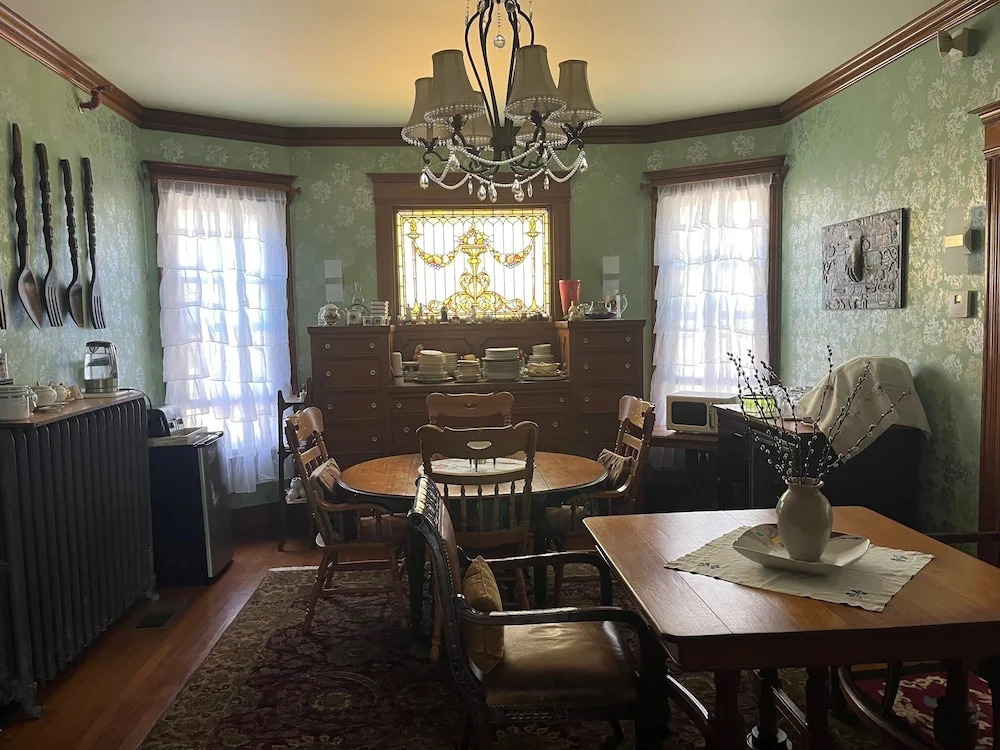 Munroe Inn Boutique Hotel