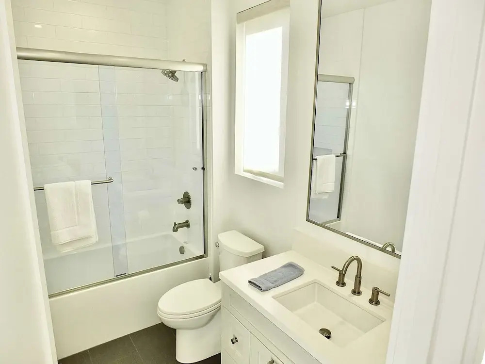 Beach Paradise Stunning 3-story in Long Beach!