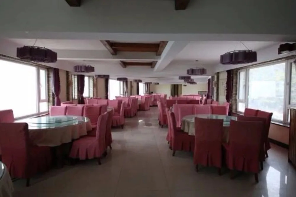 Yanwoling Garden Hotel