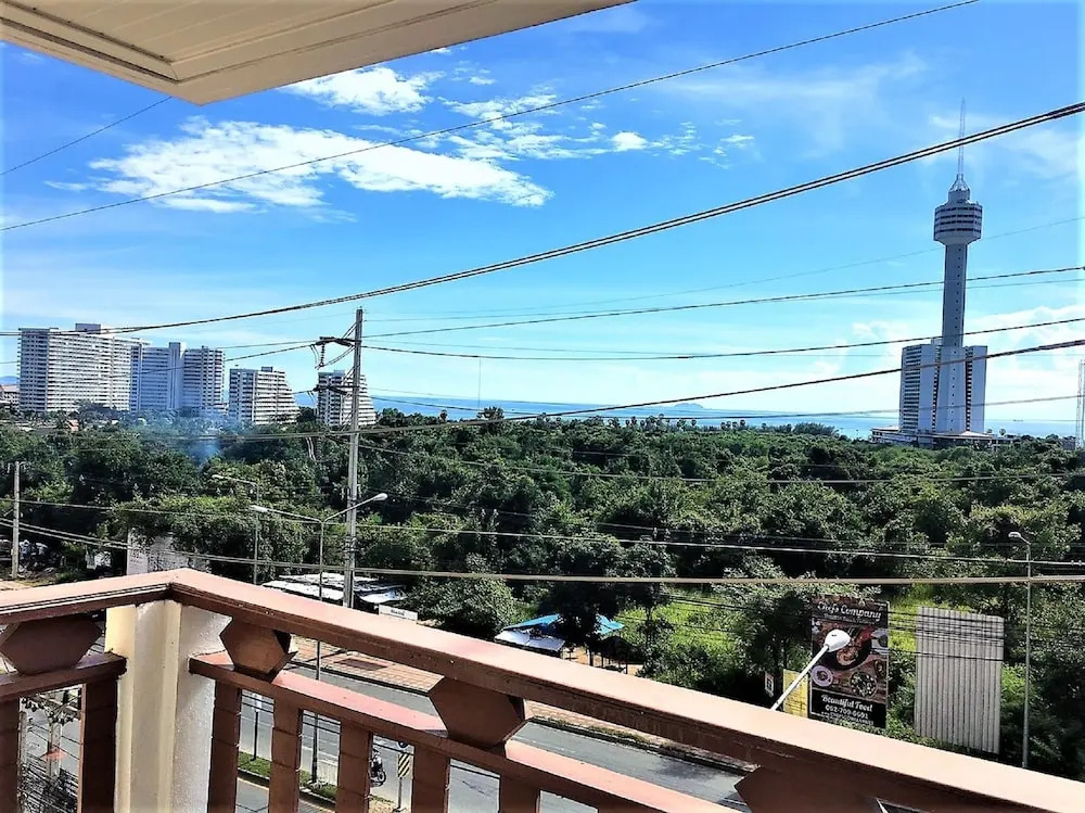 Royal Hill Resort Pattaya Corner Condo With sea & Pool Views