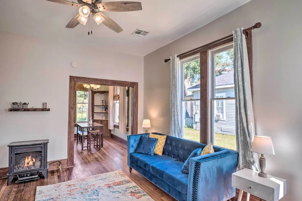 Lake Charles Cottage w/ Fireplace & Yard!