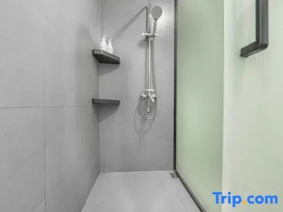 Stay at Maomao River View Homestay (Beimen Wharf Branch)
