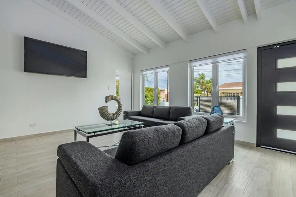 NEW 5BR Villa w Privatepool 3min to Eagle Beach